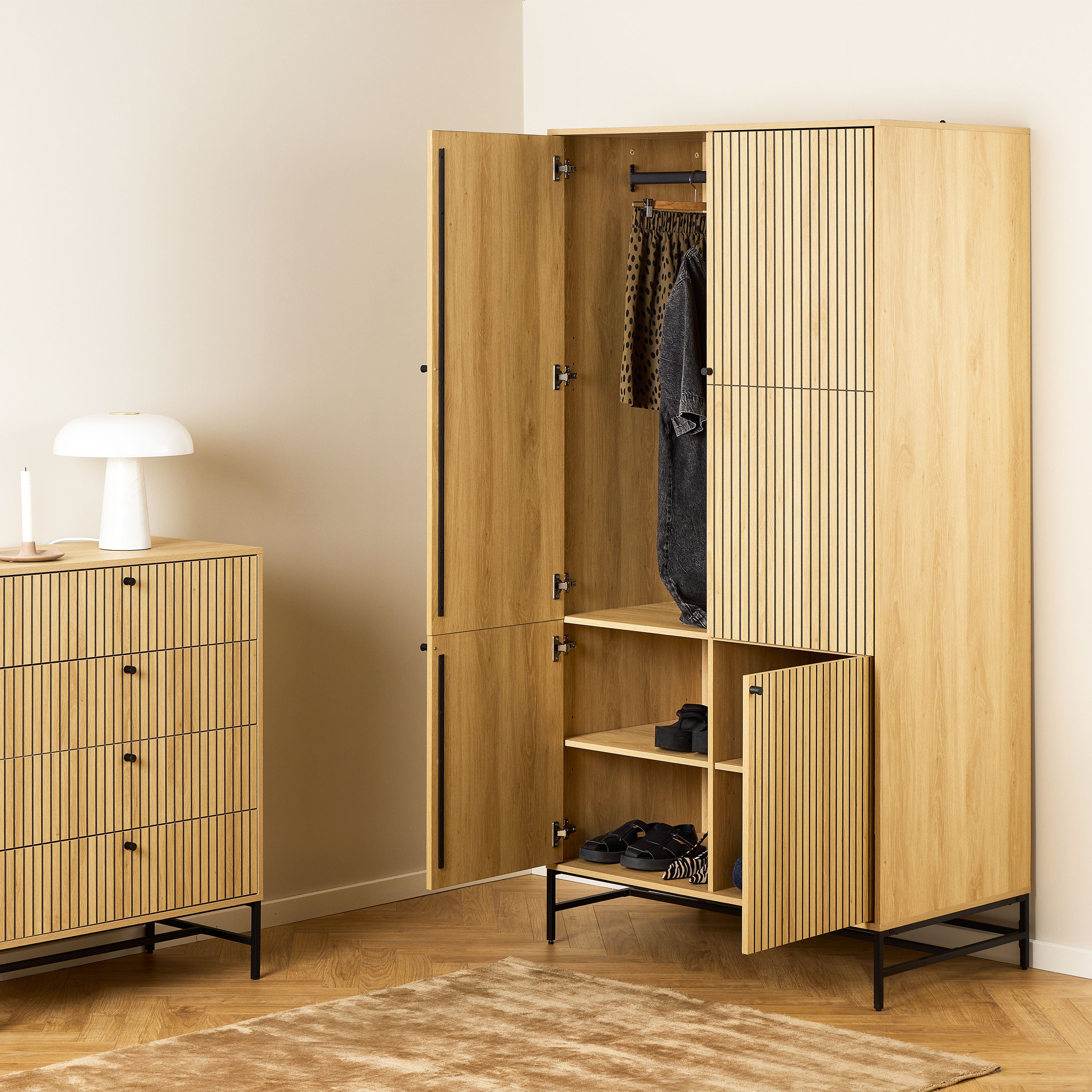 Albany Wardrobe 4 Doors in Black/Oak Albany Wardrobe 4 Doors in Black/Oak